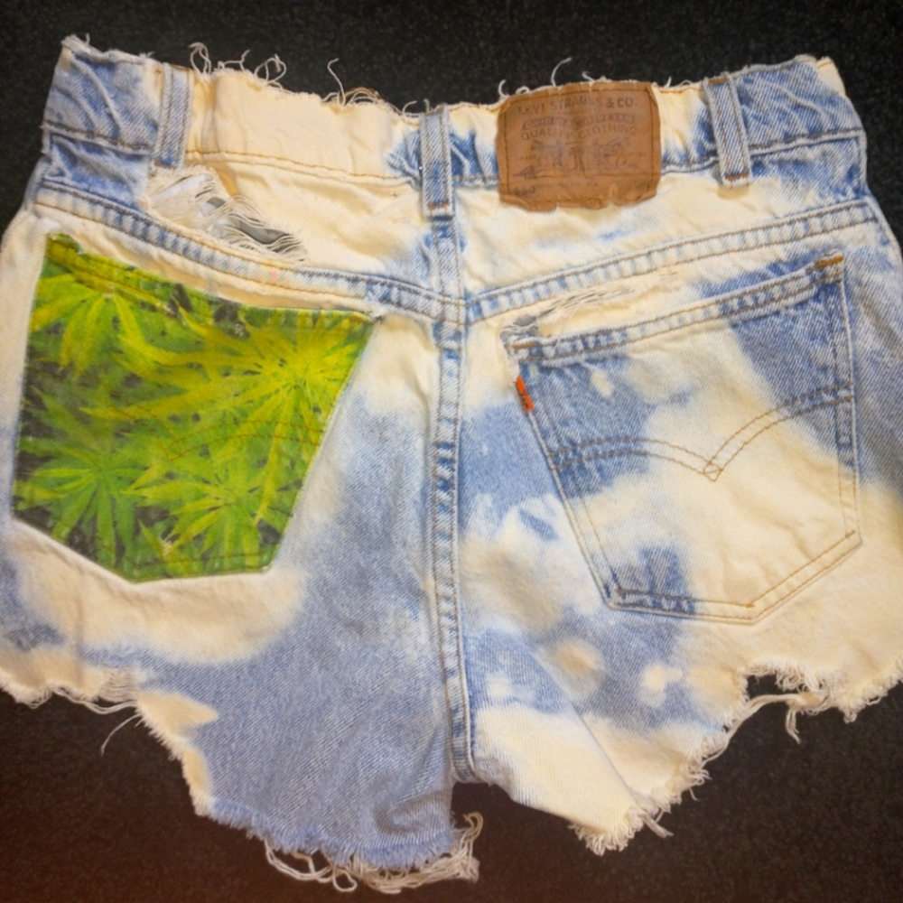 Laundry Room "Happy Leaf" Distressed Shorts